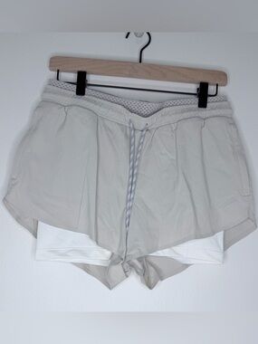 Athleta Size 6 Crest 2 in 1 Shortie Built in Compression Shorts Bone Athletic